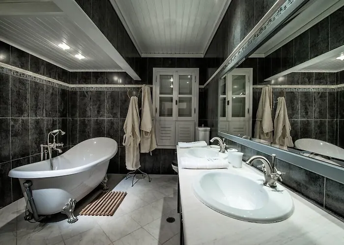 Lemuria Manor, Wine Dark Sea *